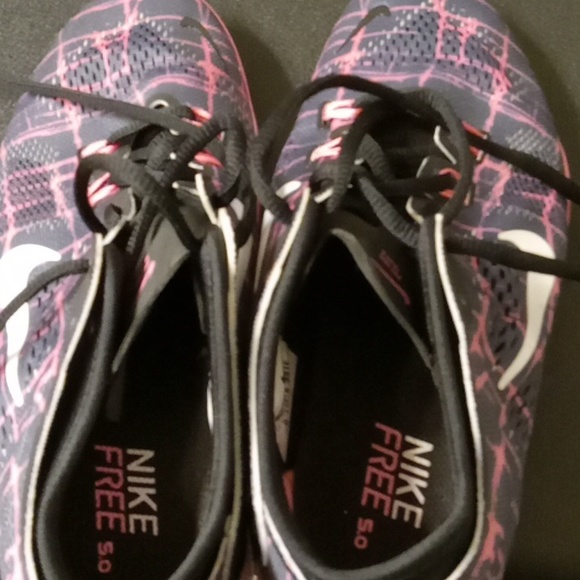 Nike  free women size 9 gray and pink - Picture 2 of 3